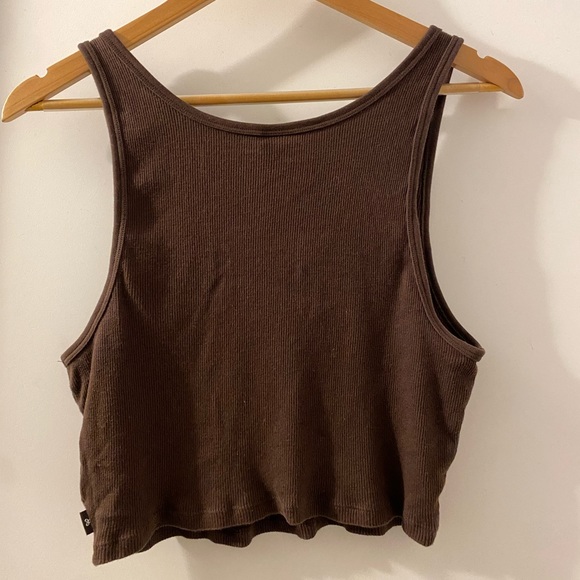 TNA RIBBED CROPPED TANK - Picture 2 of 3